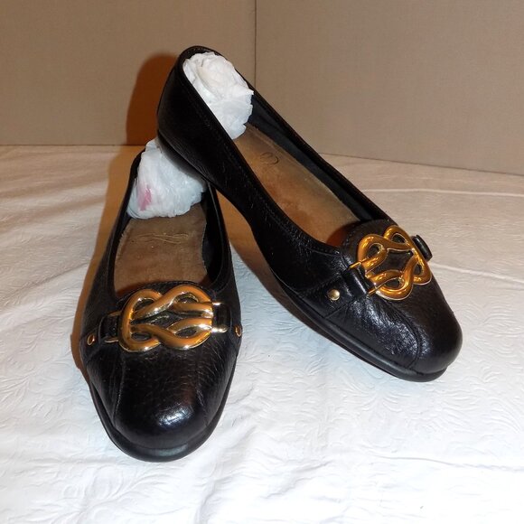 AEROSOLES 7 Black Flats Faux Leather Gold Knot Accent "Stitch & Turn" Big Bet - Picture 1 of 8